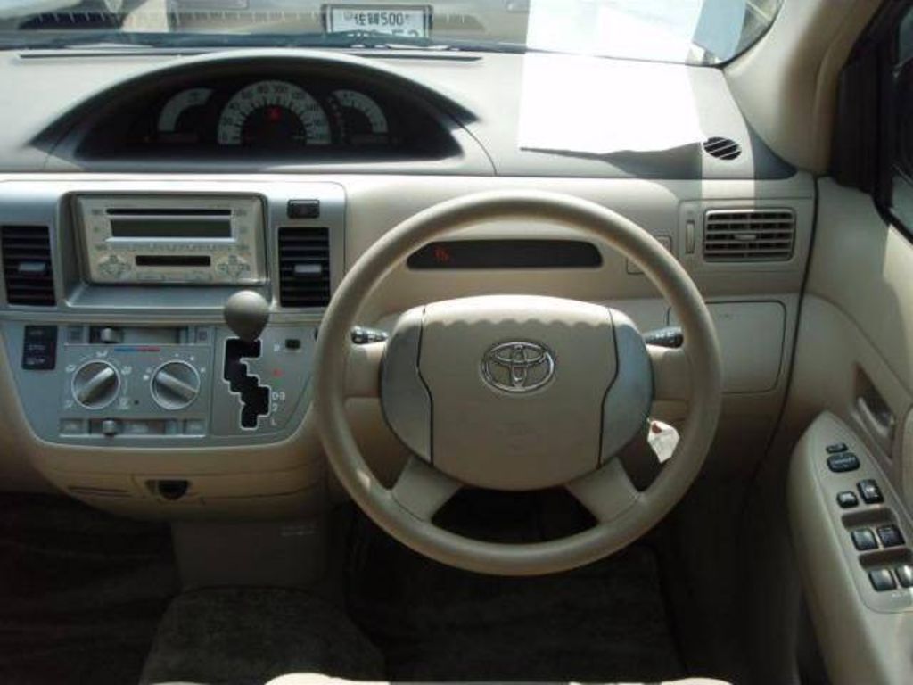 2003 Toyota Raum