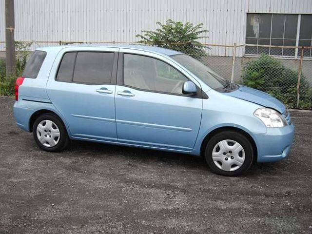 2003 Toyota Raum