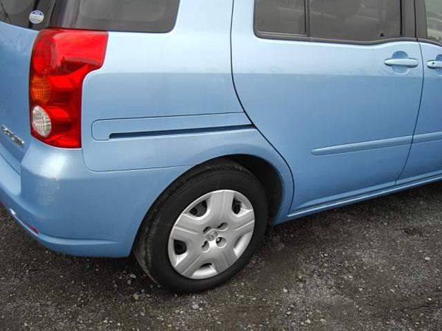 2003 Toyota Raum