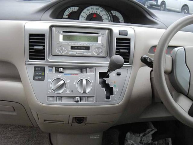 2003 Toyota Raum