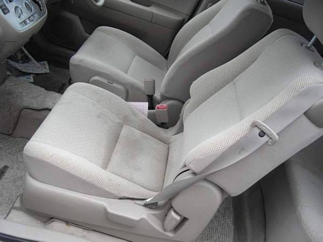 2003 Toyota Raum