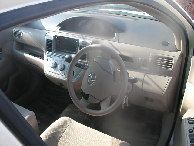 2003 Toyota Raum