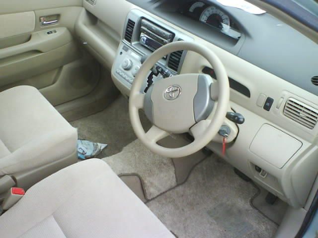 2003 Toyota Raum