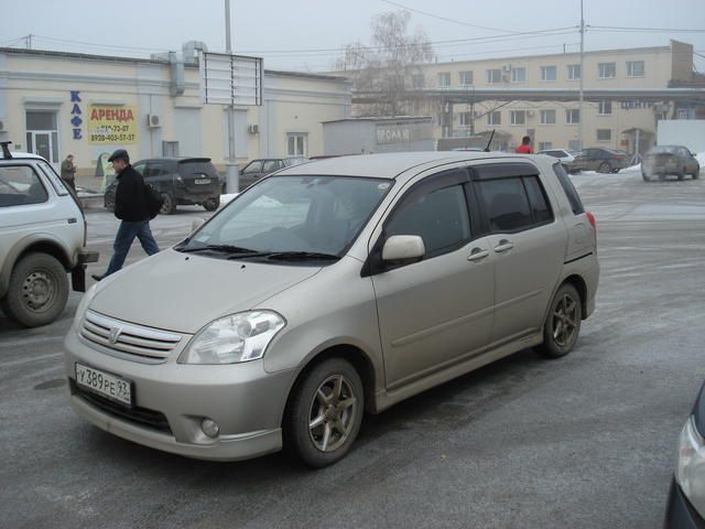 2003 Toyota Raum