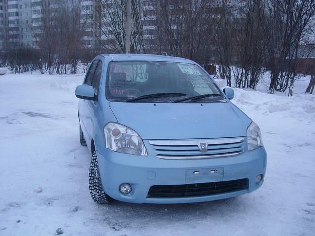 2003 Toyota Raum