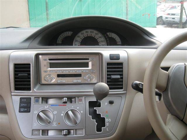 2003 Toyota Raum