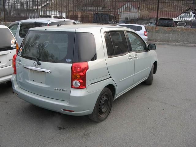 2003 Toyota Raum