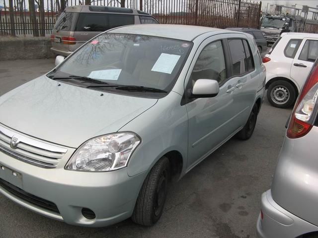 2003 Toyota Raum