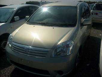 2003 Toyota Raum