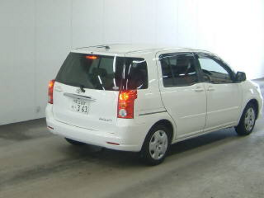2003 Toyota Raum Pictures