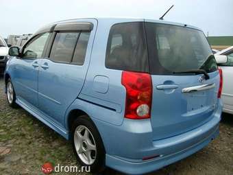 2003 Toyota Raum Pictures