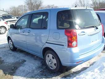 2003 Toyota Raum Pictures