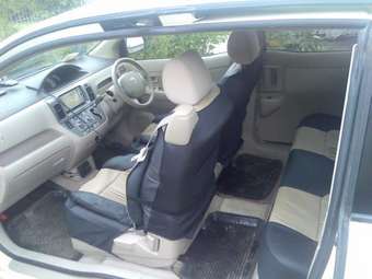 2003 Toyota Raum Photos