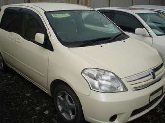 2003 Toyota Raum Pictures