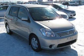 2003 Toyota Raum Pictures