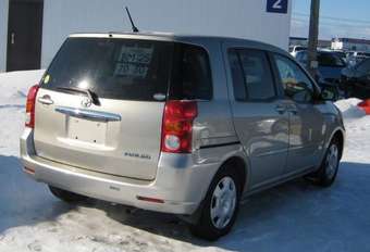 2003 Toyota Raum Pictures