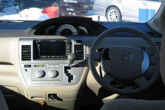 2003 Toyota Raum Photos