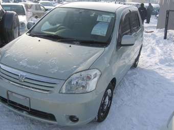 2003 Toyota Raum Pics