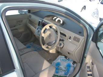 2003 Toyota Raum Photos