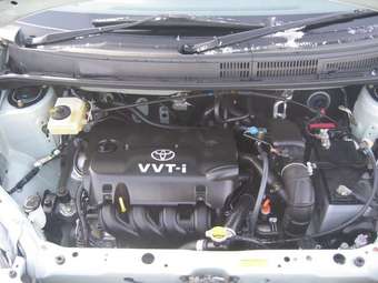 2003 Toyota Raum Photos