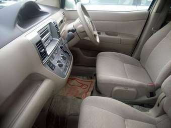 2003 Toyota Raum Pics