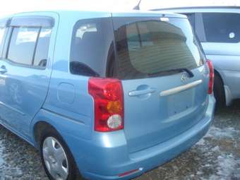 2003 Toyota Raum Photos