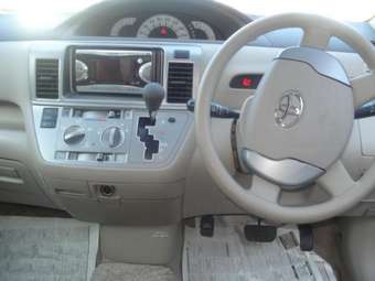 2003 Toyota Raum Photos