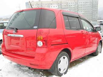 2003 Toyota Raum Photos