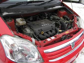 2003 Toyota Raum Images