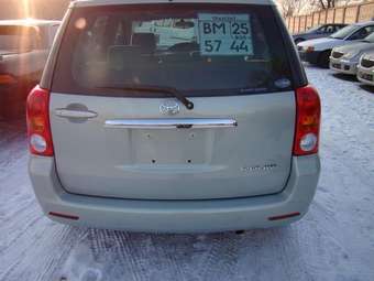 2003 Toyota Raum Pictures