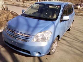 2003 Toyota Raum Pictures