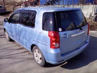 2003 Toyota Raum Photos