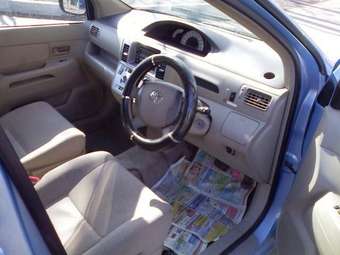2003 Toyota Raum Pictures