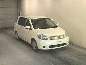 2003 Toyota Raum Photos