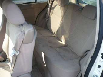 2003 Toyota Raum Pictures