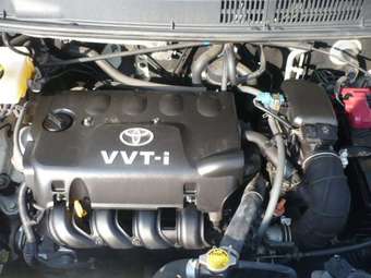 2003 Toyota Raum Pictures