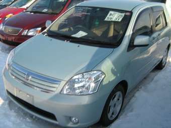 2003 Toyota Raum Wallpapers