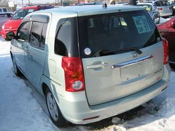 2003 Toyota Raum Images