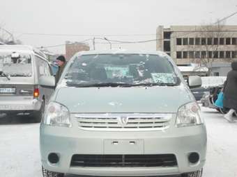 2003 Toyota Raum Pictures