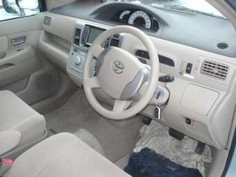 2003 Toyota Raum Photos