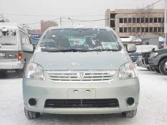 2003 Toyota Raum Photos