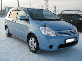 2003 Toyota Raum Pictures