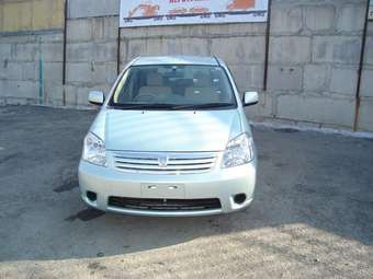 2003 Toyota Raum Pictures