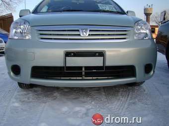 2003 Toyota Raum Pictures