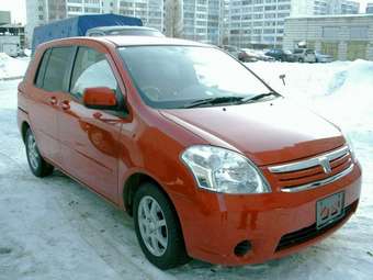 2003 Toyota Raum Pictures