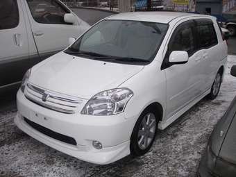 2003 Toyota Raum Photos