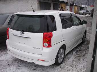 2003 Toyota Raum Pictures