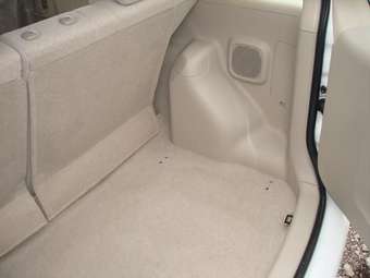 2003 Toyota Raum Pictures