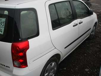 2003 Toyota Raum Pictures