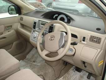 2003 Toyota Raum Photos